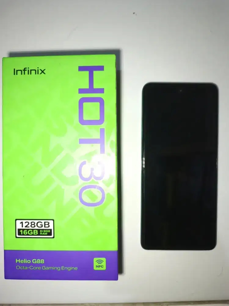 Infinix hot 30 RAM 16 ROM 128 warna hijau glossy