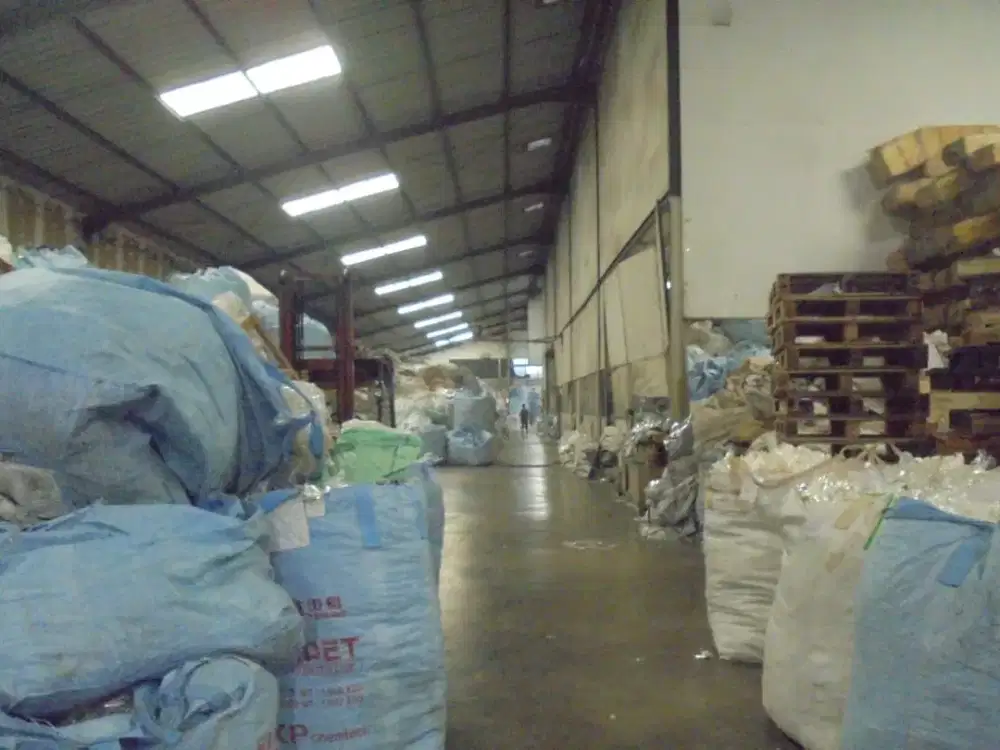 Gudang kondisi siap huni di Cicukang