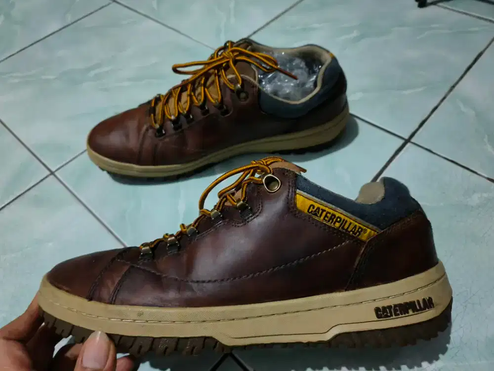 Sepatu CAT Caterpillar Size 44