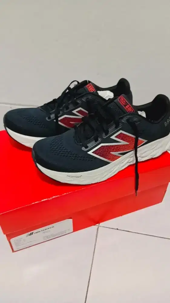 New Balance NB 880 42