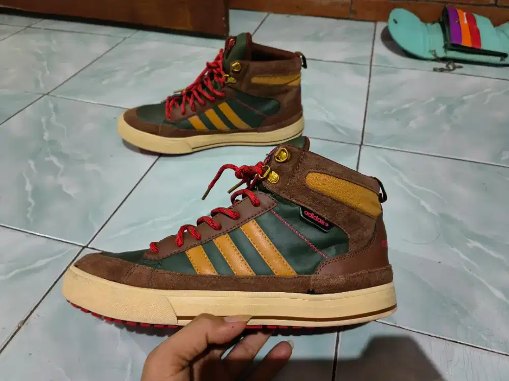 Sepatu Adidas Outdoor size 43