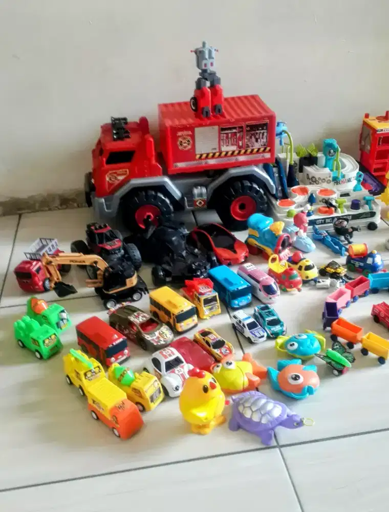 Koleksi mainan mobil dll