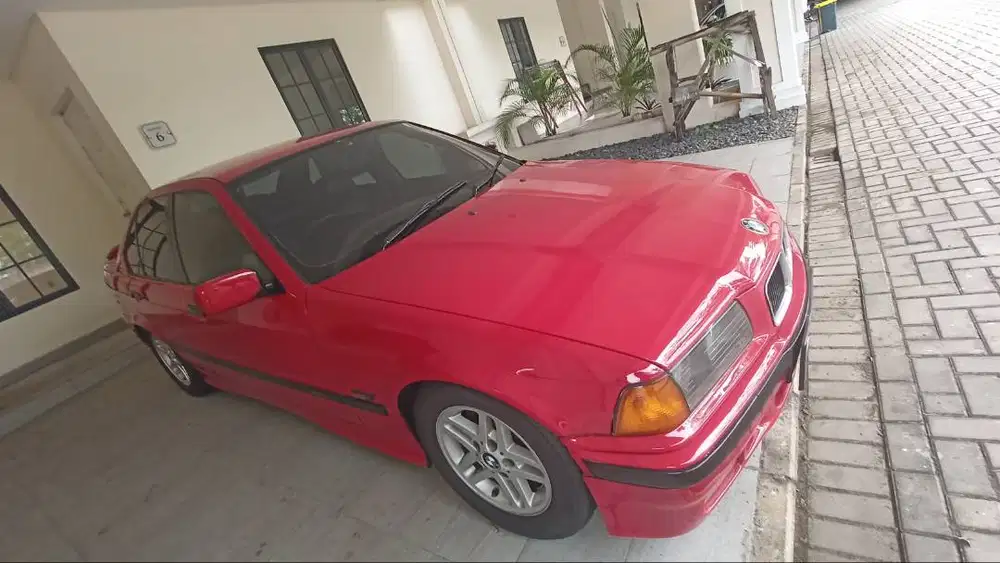 Briliant red BMW320i 1995 Limited Edition