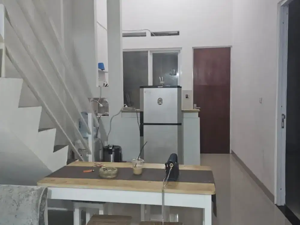 DISEWA RUMAH 2 LANTAI TAHUNAN FURNISHED SIAP HUNI BAGUS SENTUL CITY SG121