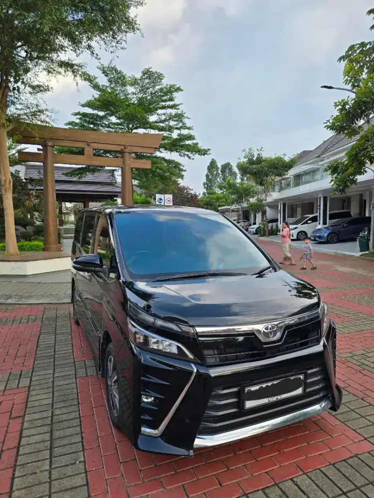 Toyota voxy 2019