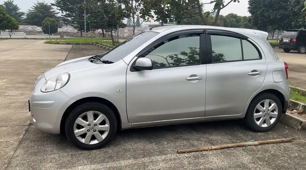 Nissan March 2011 Bensin Takeover