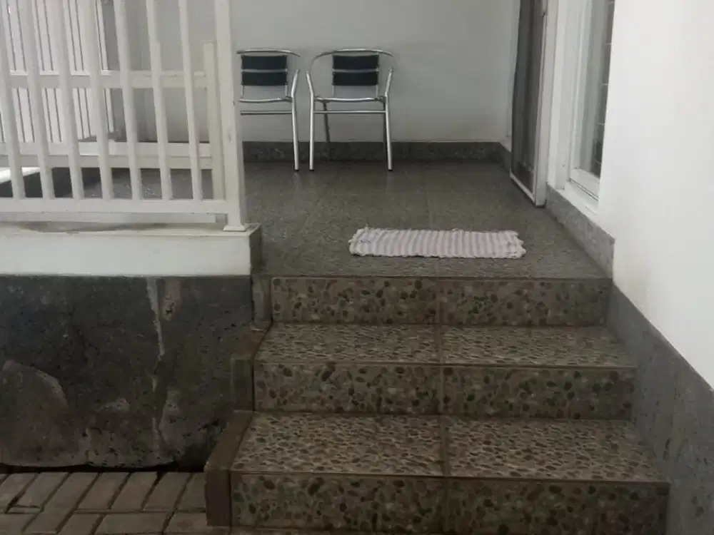 rumah 2 lantai siap huni di cigadung awiigar harga masih bisa nego