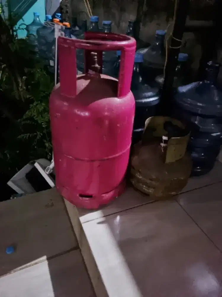 Tabung Gas Besar dan Kecil