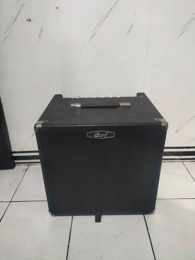 Ampli Bass Cort CM150B