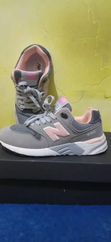 Sepatu new balance 999