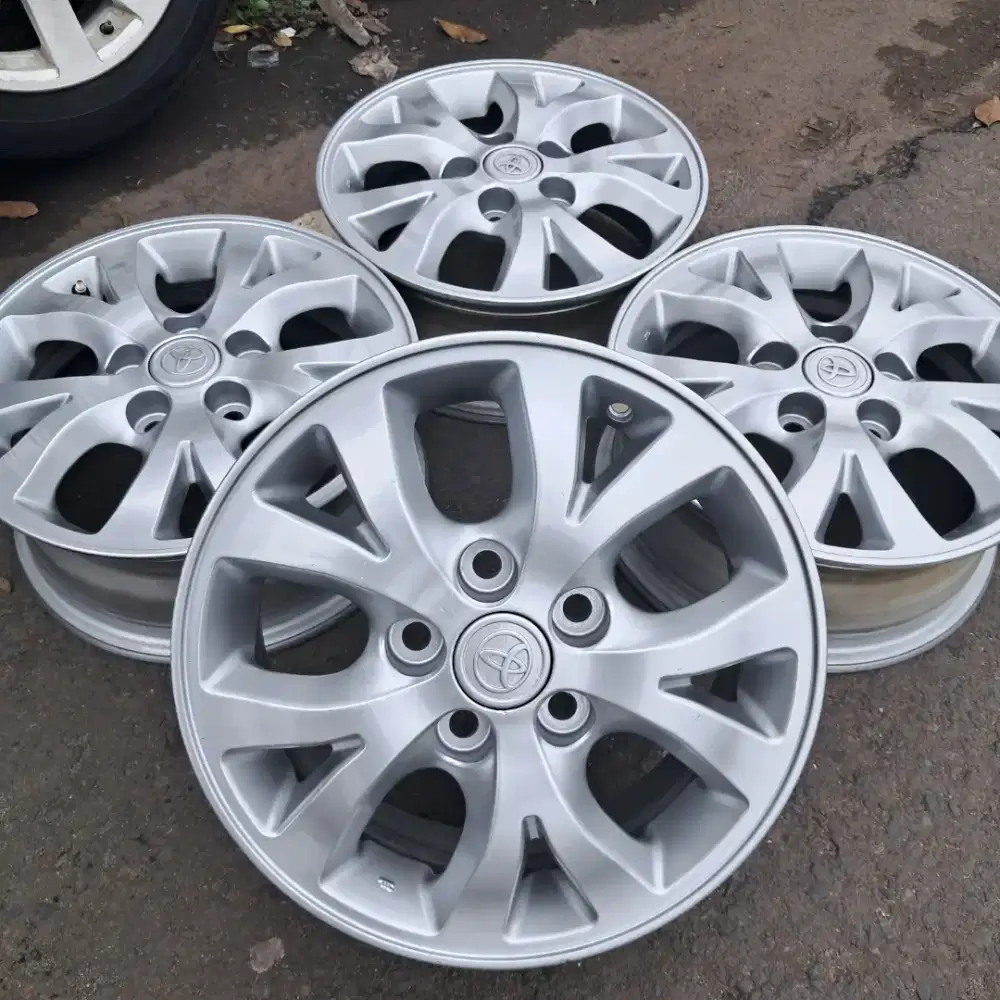 Velg Innova R15 pcd 114 ori second harga velg only  Granmax,new carry