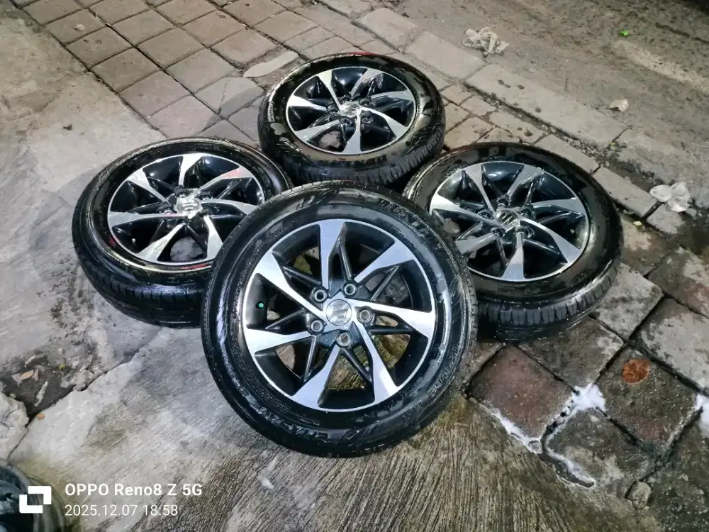 Jual vleg OEM Ertiga R15 kond mulus pcd 5x114.3 co2k buat granmek tayo