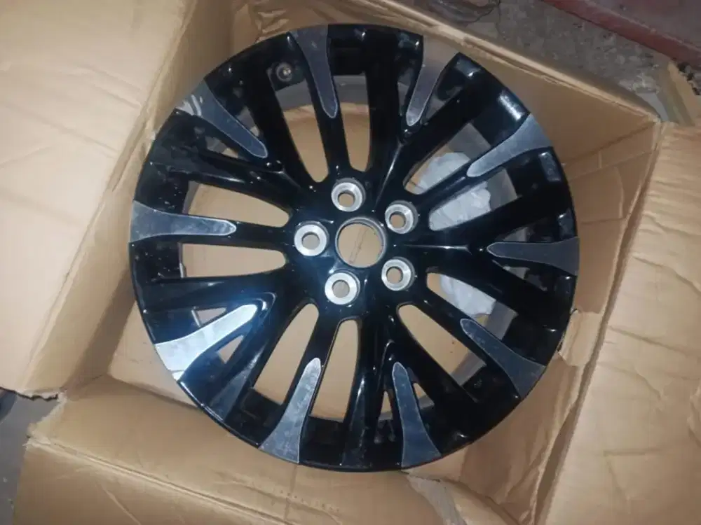 Jual vleg oem alphard R19 pcd 5x120 kond mulus 1pcs. Buat serep