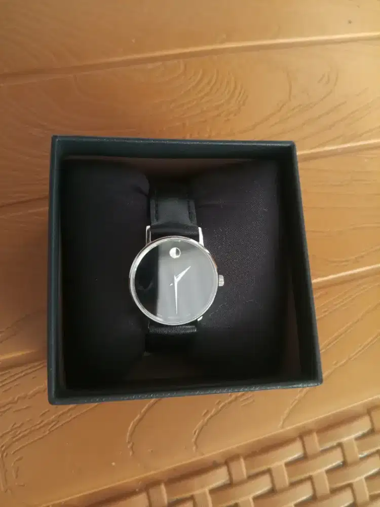 Jam Tangan Movado Museum Classic Black Sapphire Crystal