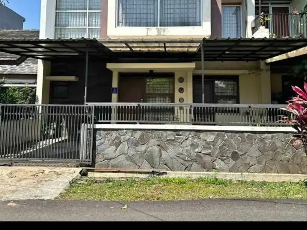 rumah 2 lantai di cisaranten kulon dekat sport jabar siap huni