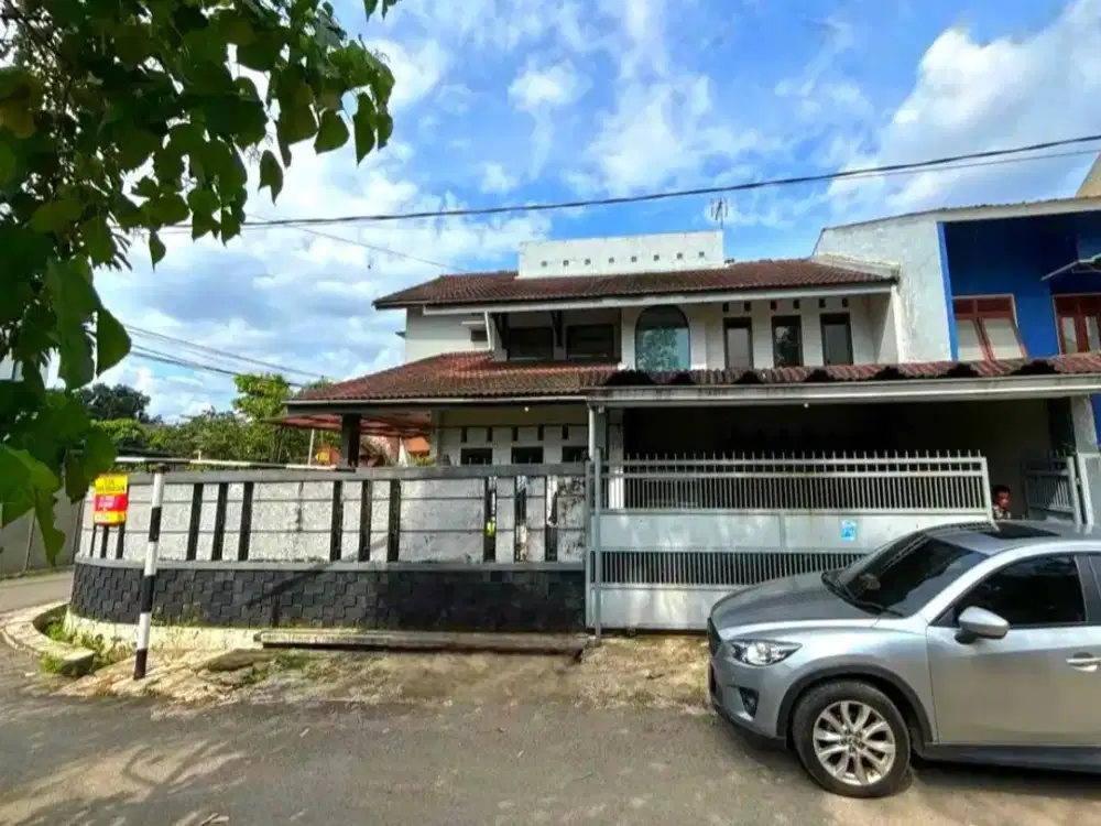 Rumah Hook, 2 lantai, siap huni di kawasan turangga bandung