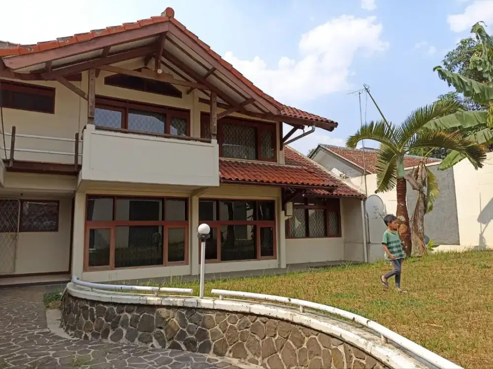 rumah siap huni 2 lantai halaman luas di cigadung harga masih bisa nego