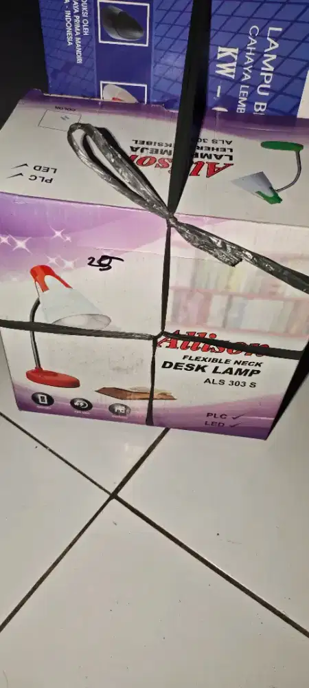 Tempat Lampu meja belajar