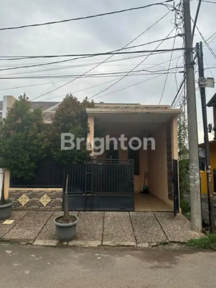 Rumah Hoek siap Huni di komplek daerah Meruya Jakarta Barat