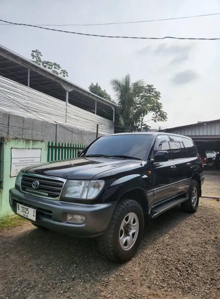 toyota landcruiser vx100 sahara limited