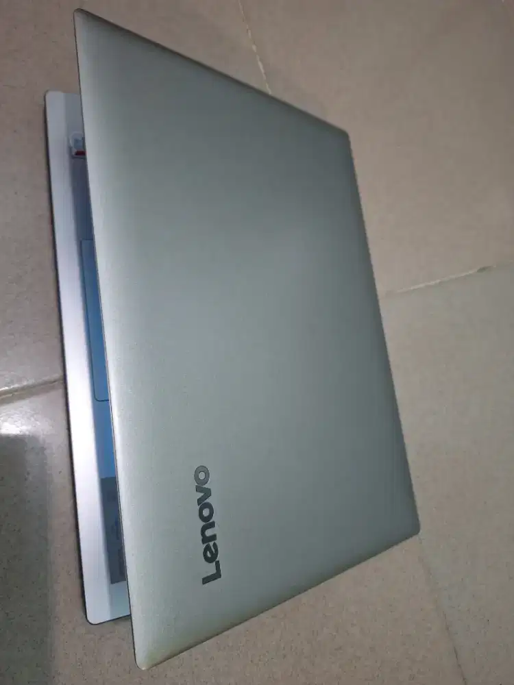 Bismillah di jual laptop lenovo slim A9 siap pakai baterai ok