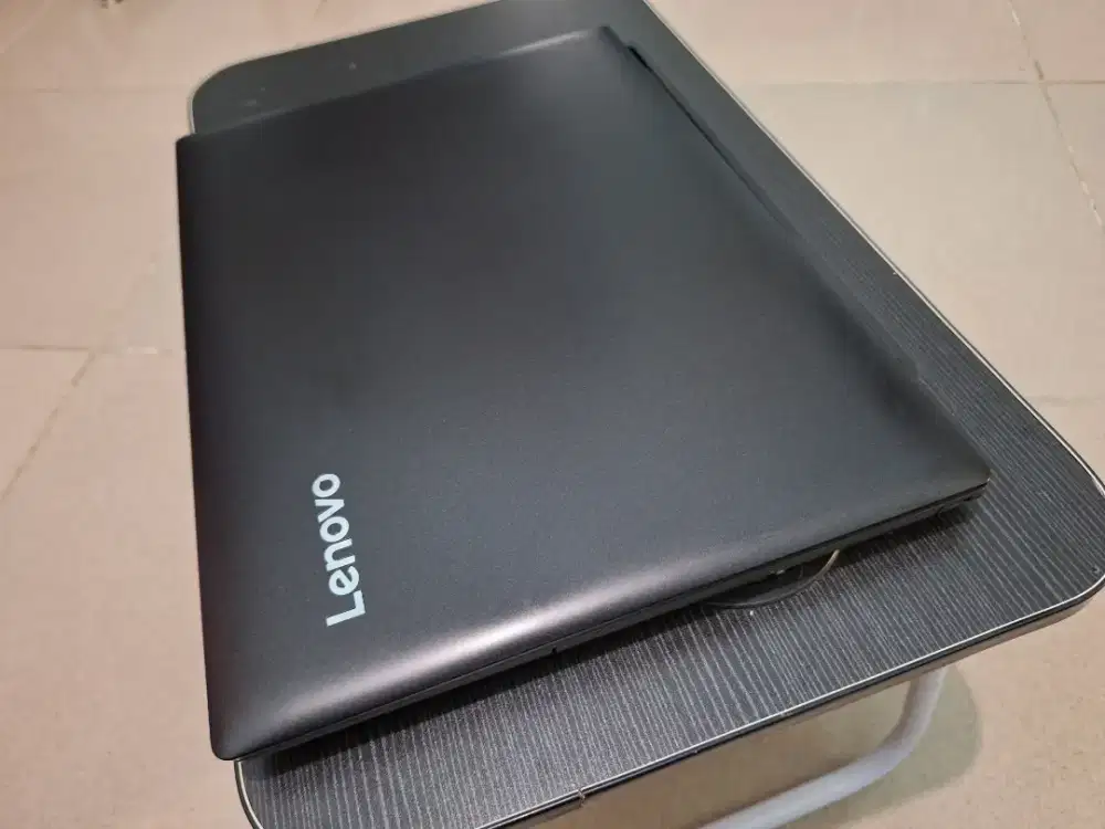 Bismillah dijual laptop lenovo slim A9 siap pakai baterai ok
