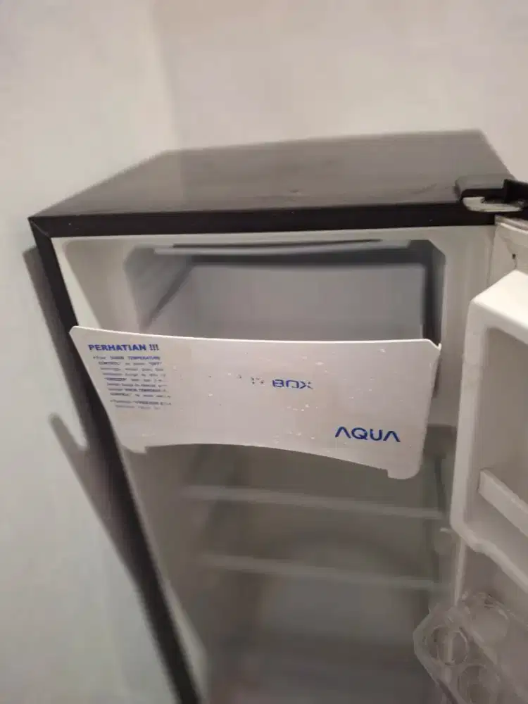 Dijual kulkas 1 pintu merk aqua