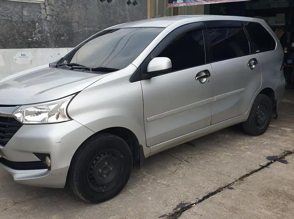 Xenia R STD 1.3 Tangan 1