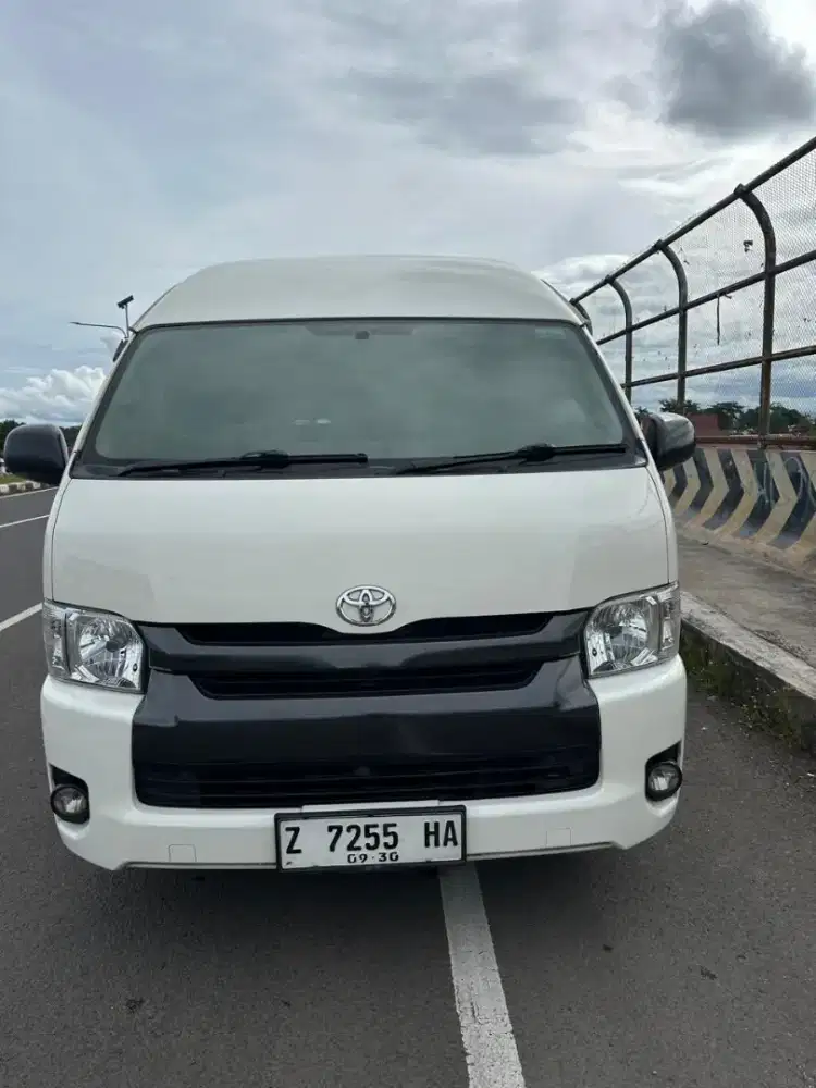 Hiace commuter th 2015