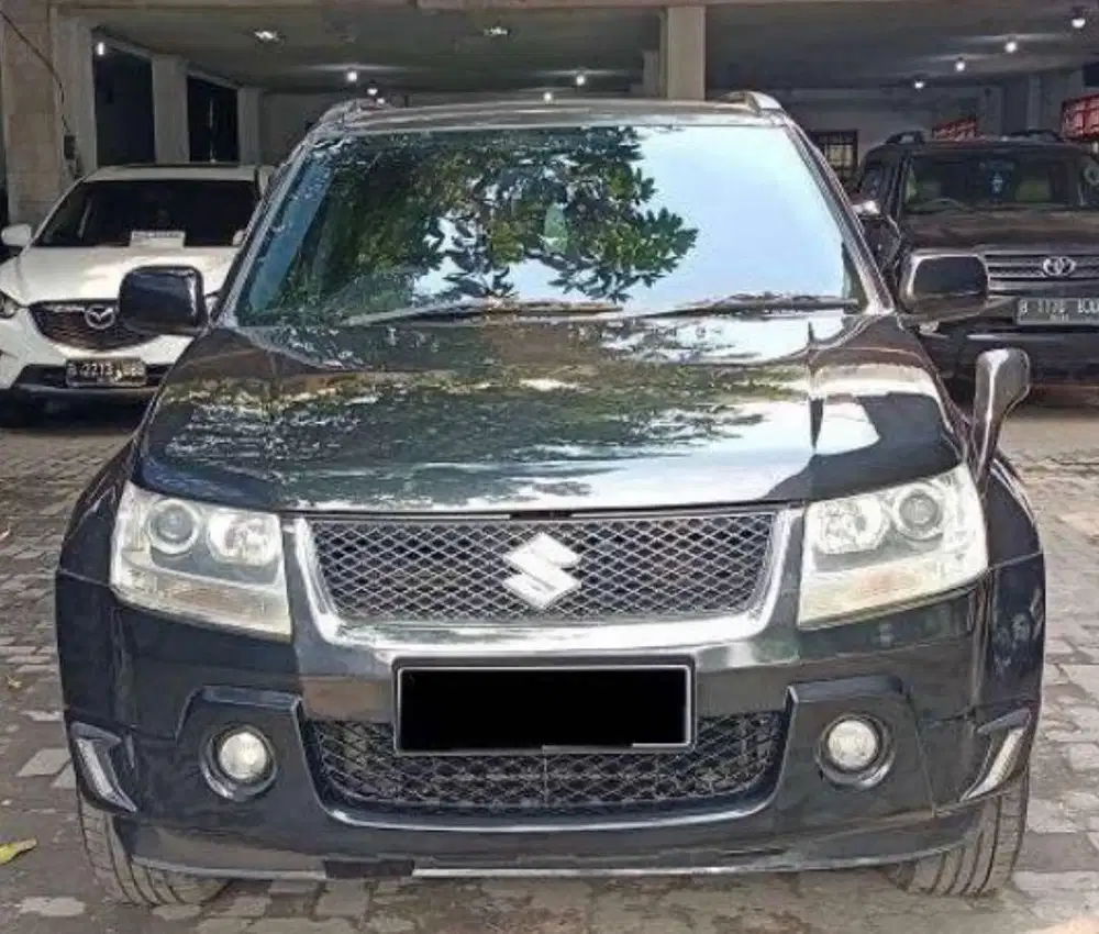 Suzuki Vitara Hitam