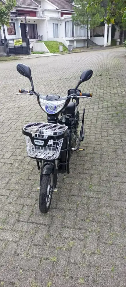 Preloved Sepeda listrik sellis