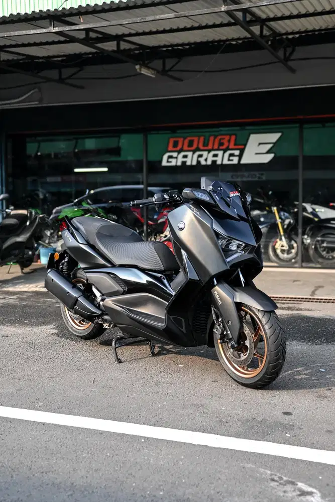 YAMAHA X-MAX CONNECTED HITAM 2023 LOW KM