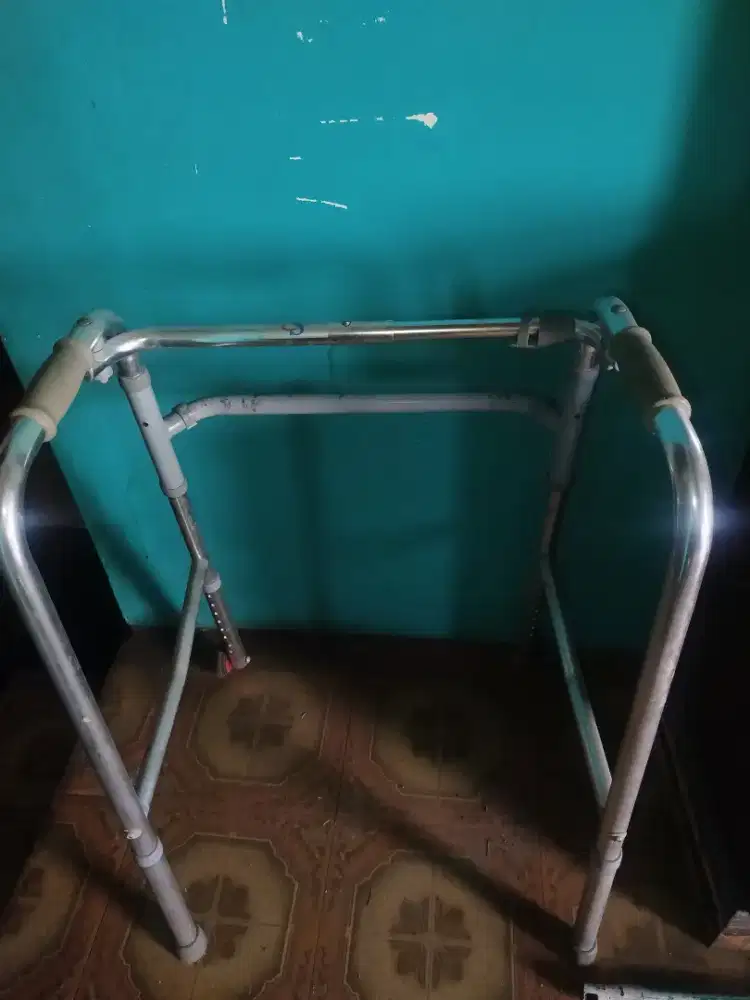 Walker / Alat Bantu Jalan