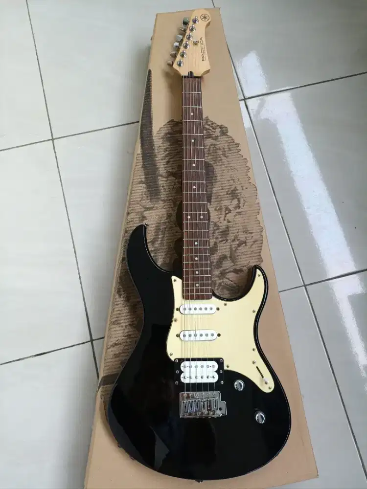 Yamaha Pacifica 112vm