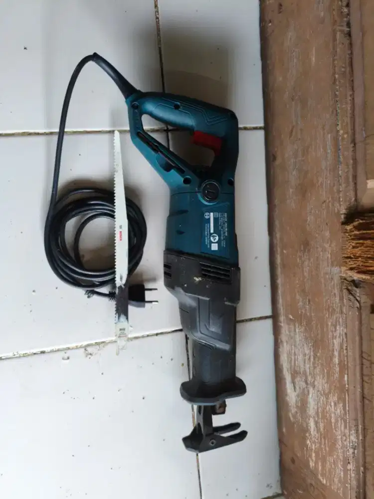 Gergaji Bosch saber saw