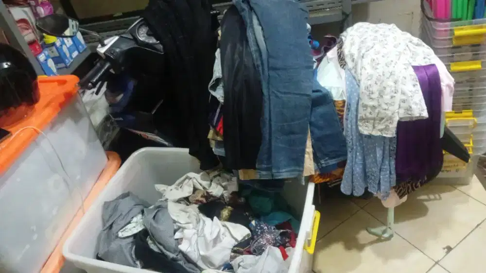 Jual lelangan baju wanita dan pria baju lemari di bongkarin