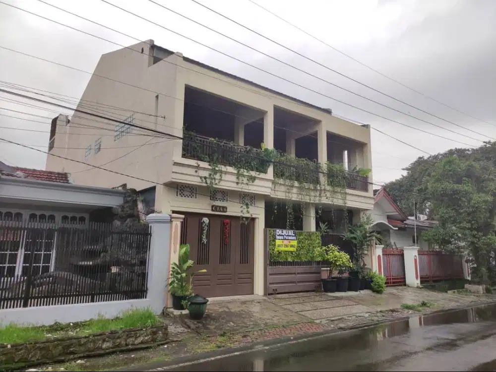 Rumah dua tingkat dekat dengan jalan tol Malang di daerah Sawojajar