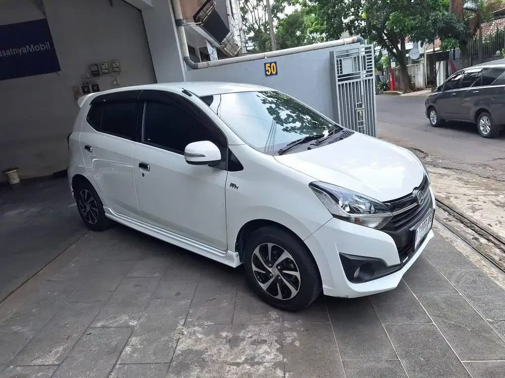KM 29RB AYLA 1.2 R AT 2019 DAIHATSU MATIC ANTIK PUTIH agya