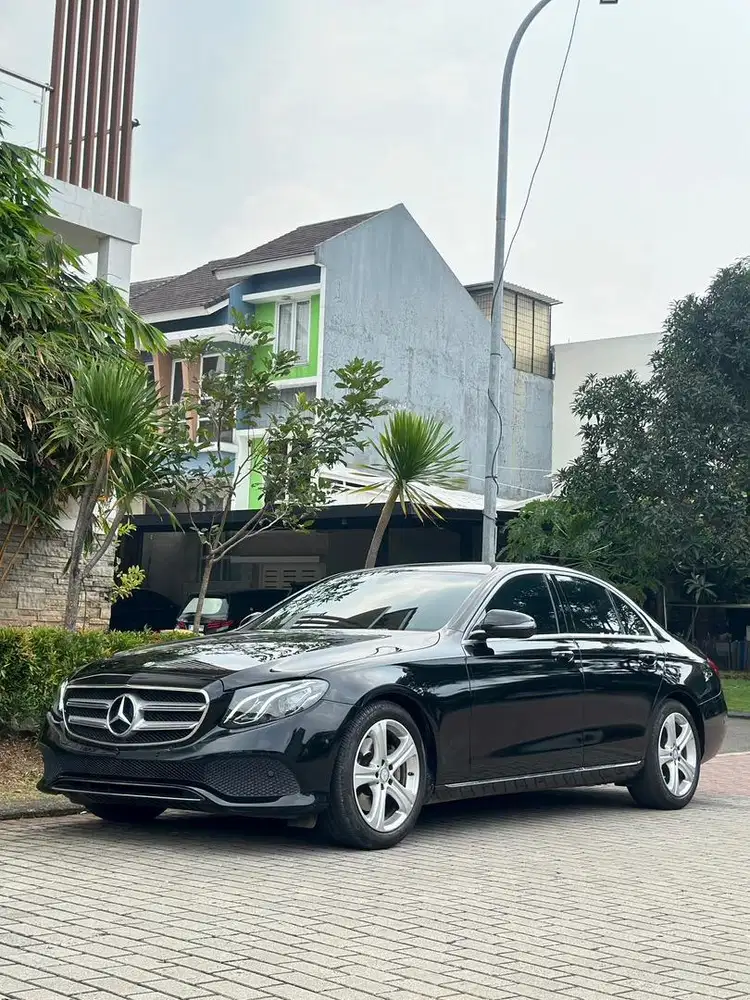 TERMURAH LOW KM JAMIN TOP ! Mercedes Benz E250 AT 2017 2018 Hitam
