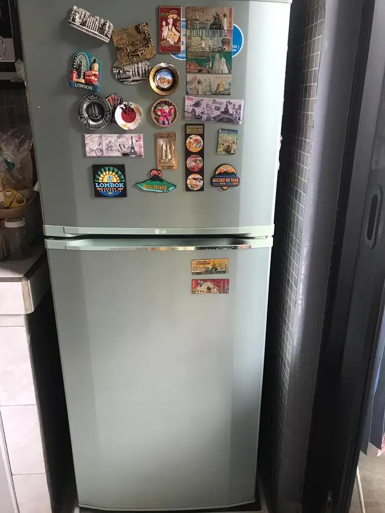 Lemari es LG 2 pintu