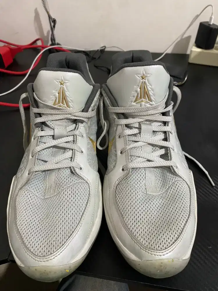 sepatu basket Nike Aj 2 Christmas