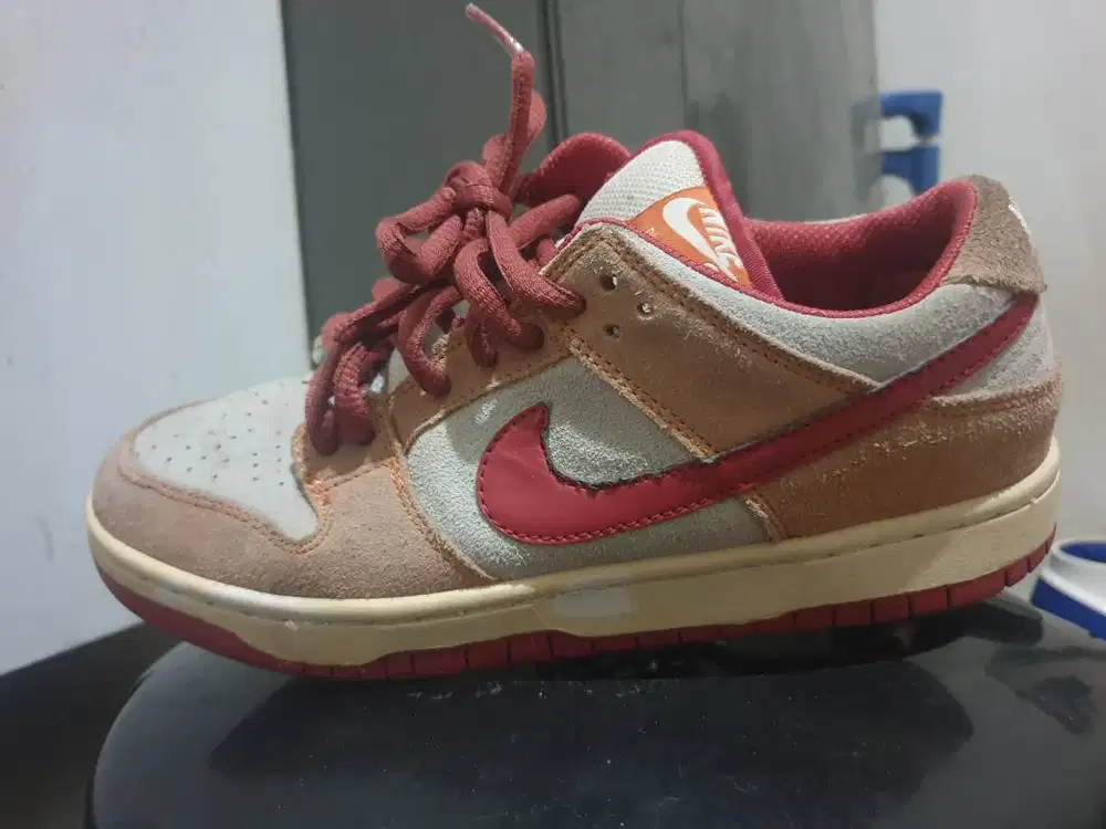 Sepatu Low Dunk Nike, Size 37.5 cm Insole 23.5 cm