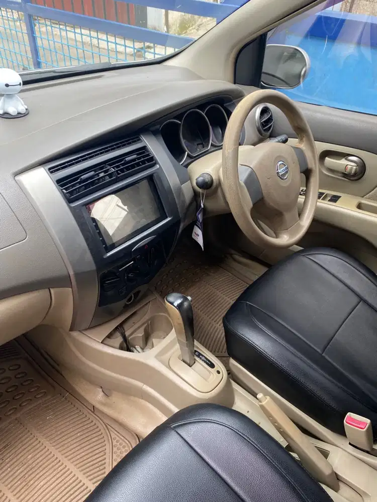 Nissan Livina 2010 Bensin