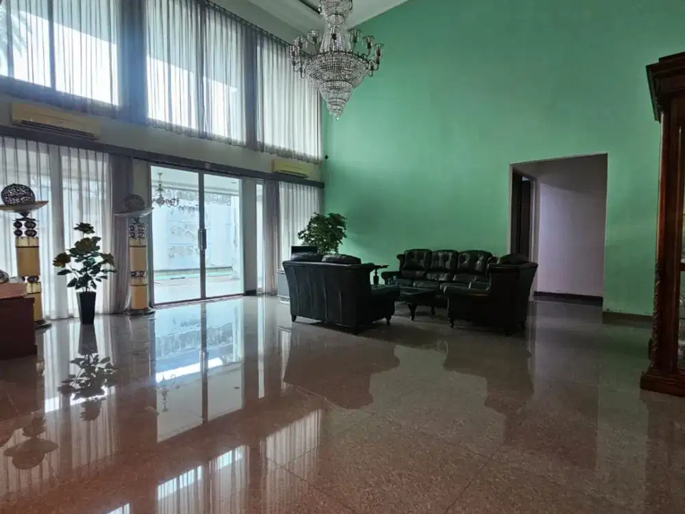 Dijual Rumah Mewah Siap Huni dalam Komplek Eksklusif — Lebak Bulus, Jakarta Selatan