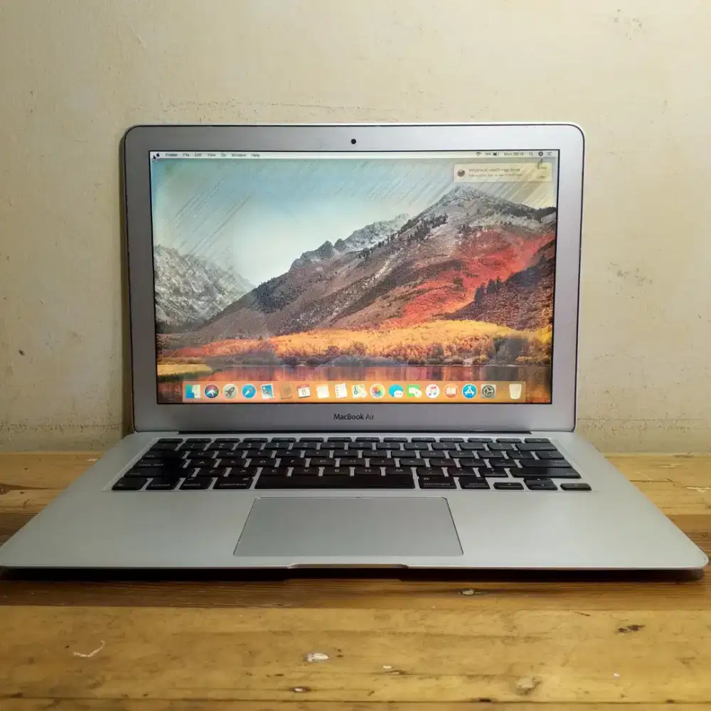 Macbook Air 13 inch 2011 core i5 Ram 4 GB SSD 128 GB minus layar