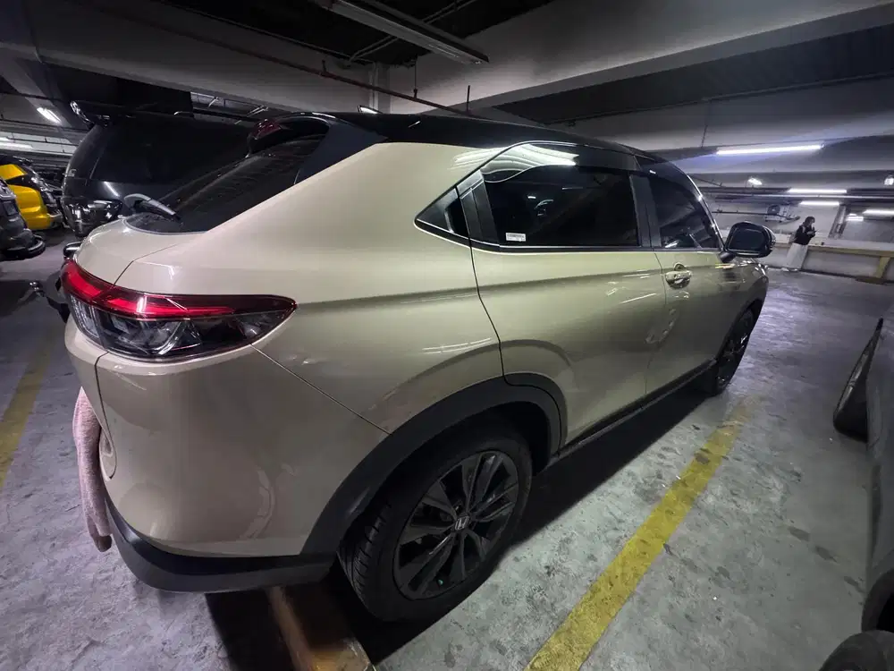 Honda HR-V 2023 warna sand khaki mulus