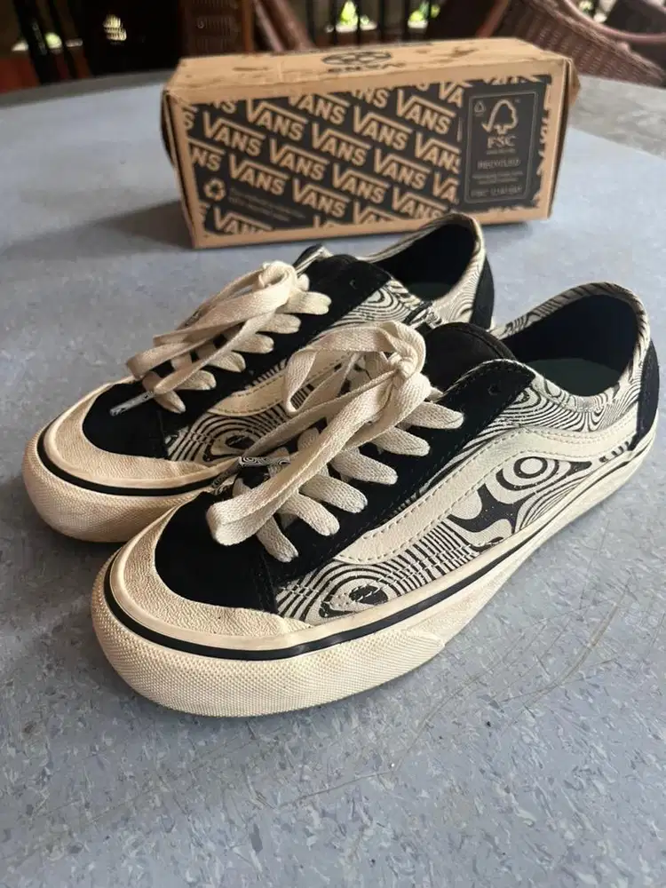 VANS 136 Deco Trippy Grain Black White / Hitam Putih / Sneakers Wanita