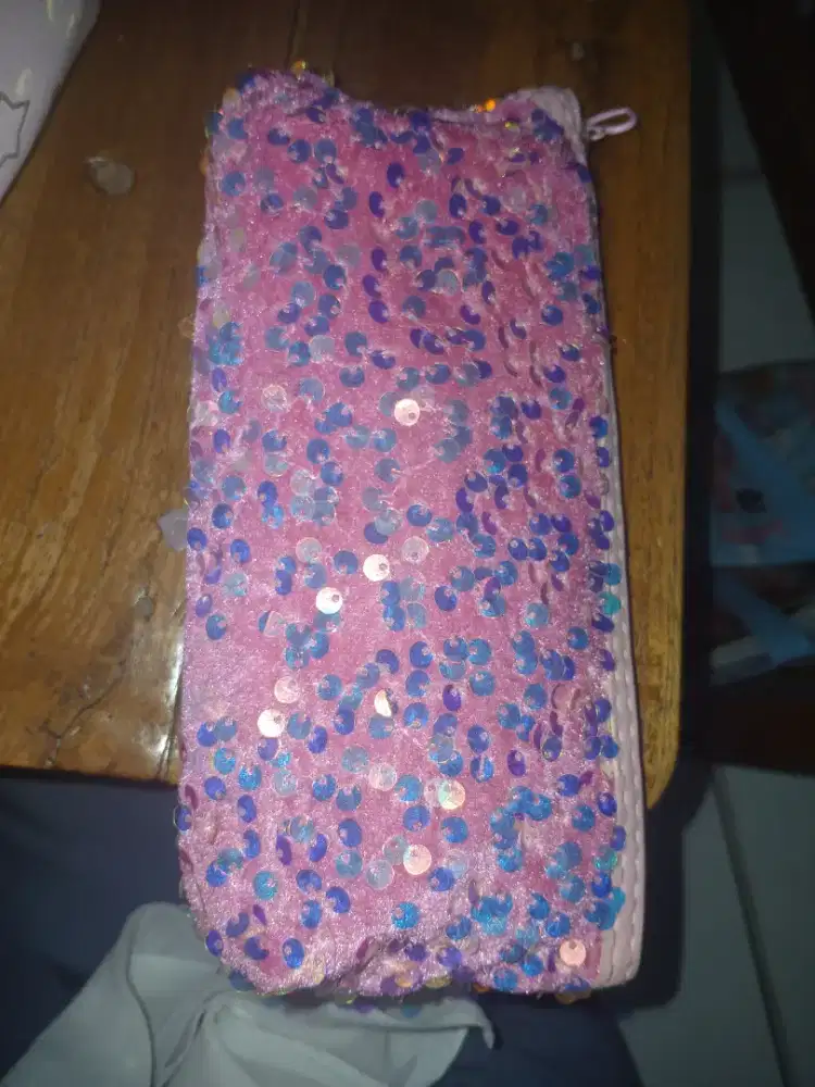 tempat pensil manik-manik