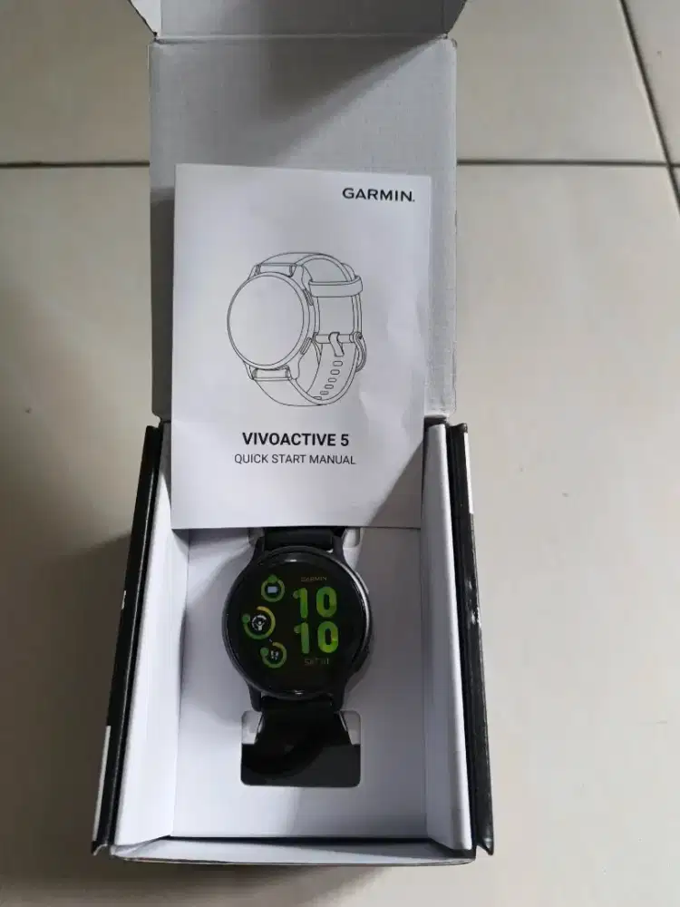 BNIB Smartwatch garmin vivoactive 5