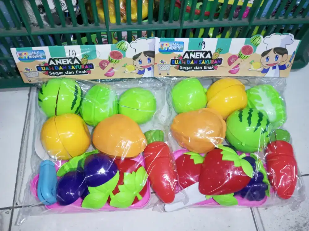 Mainan anak buah potong set